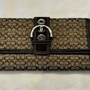 Coach Signature Trifold Buckle Wallet